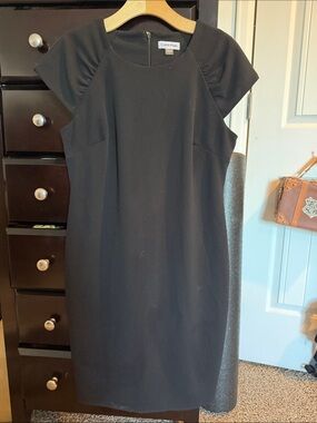Calvin Klein Black Cap-Sleeve Sheath Dress - Classic Office Sheath